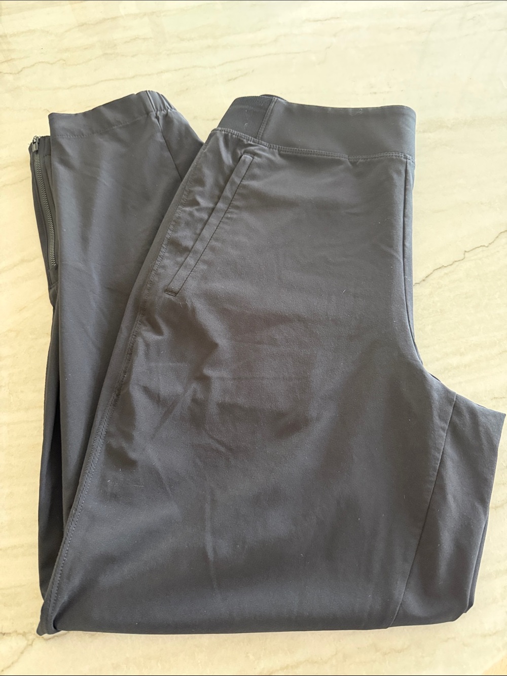 Athleta women Black Slim Performance Joggers size 4